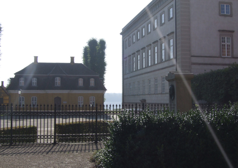 Ingemanns grav, hus og Sorø Akademis hovedbygning,